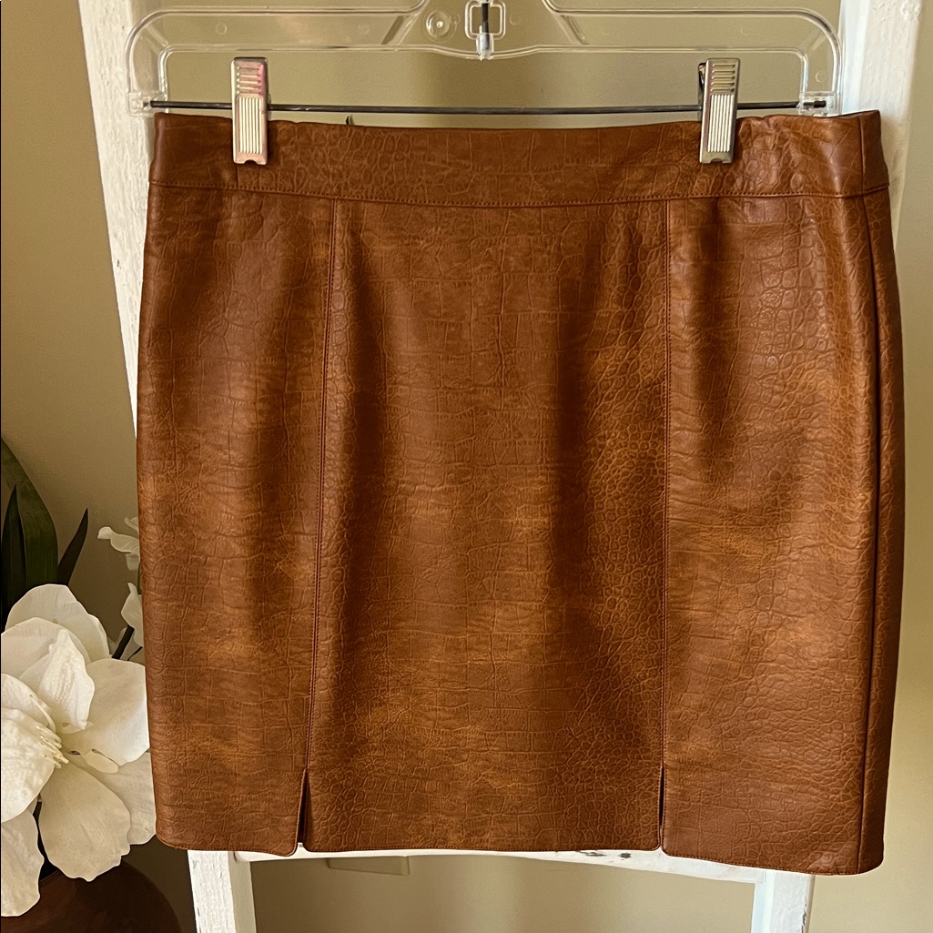 Nwt Loveriche Brown Faux Leather Snakeskin Mini Skirt. Size Small